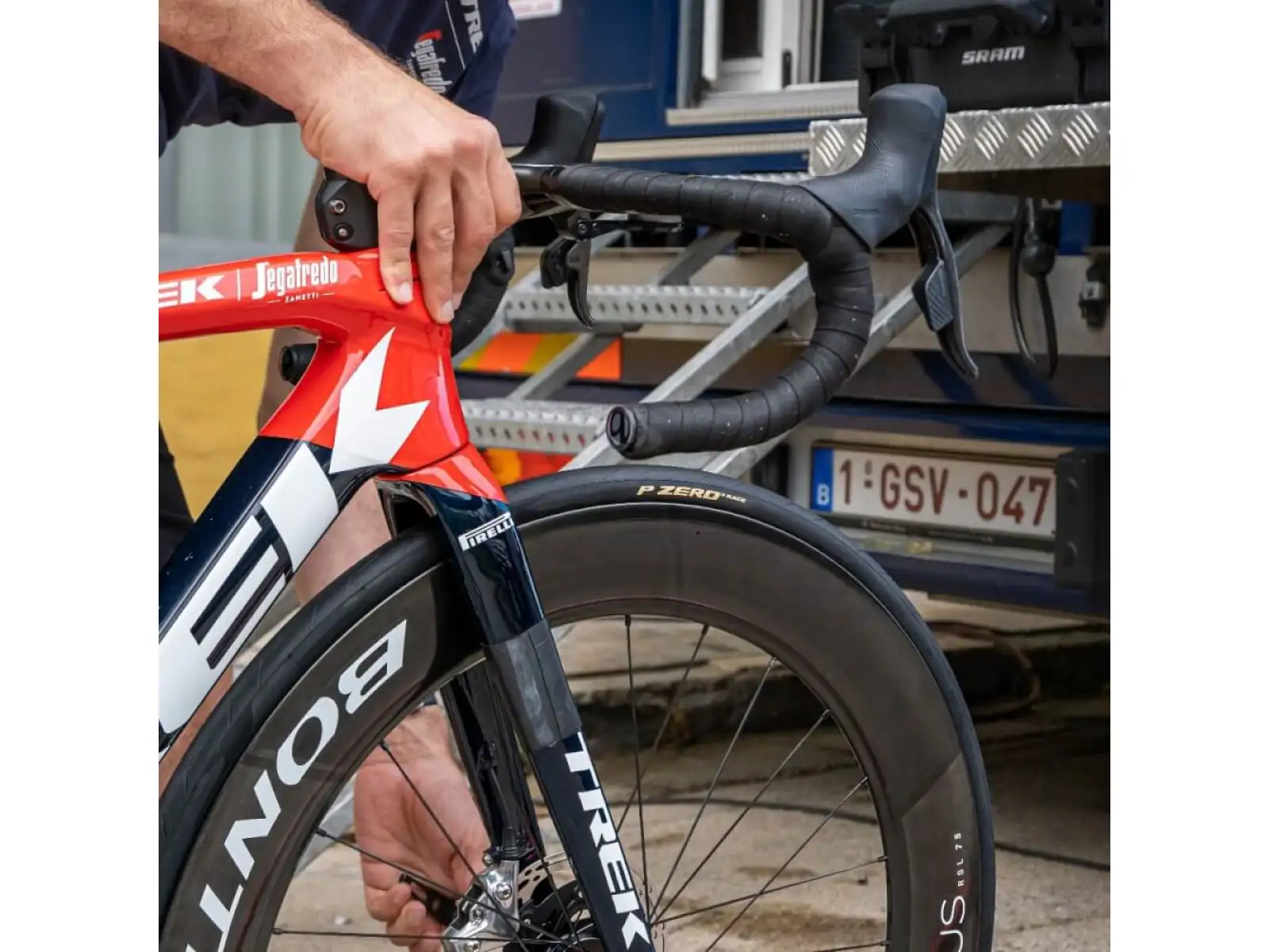 Pirelli P ZERO™ Race 150° Jubiläumsstraßenreifen 26-622 Kevlar schwarz