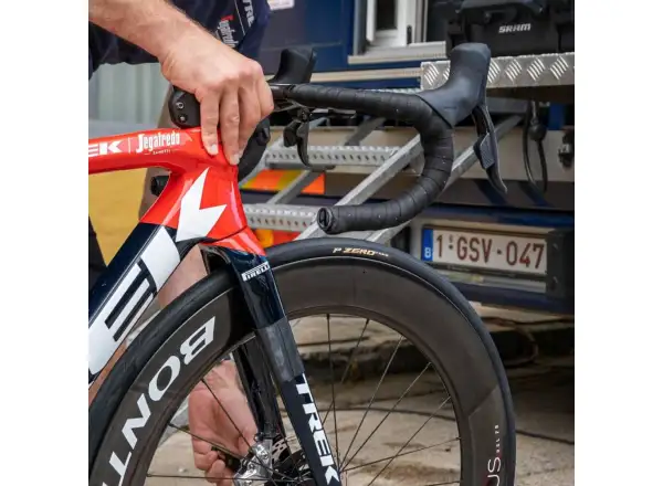 Pirelli P ZERO™ Race 150° Jubiläumsstraßenreifen 26-622 Kevlar schwarz