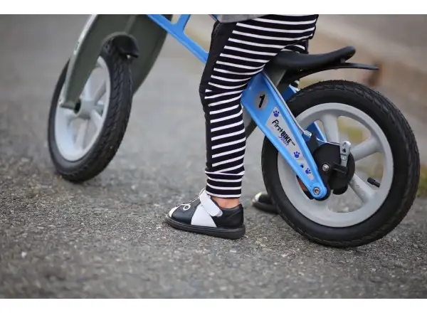 First Bike Street Kinderlaufrad blau