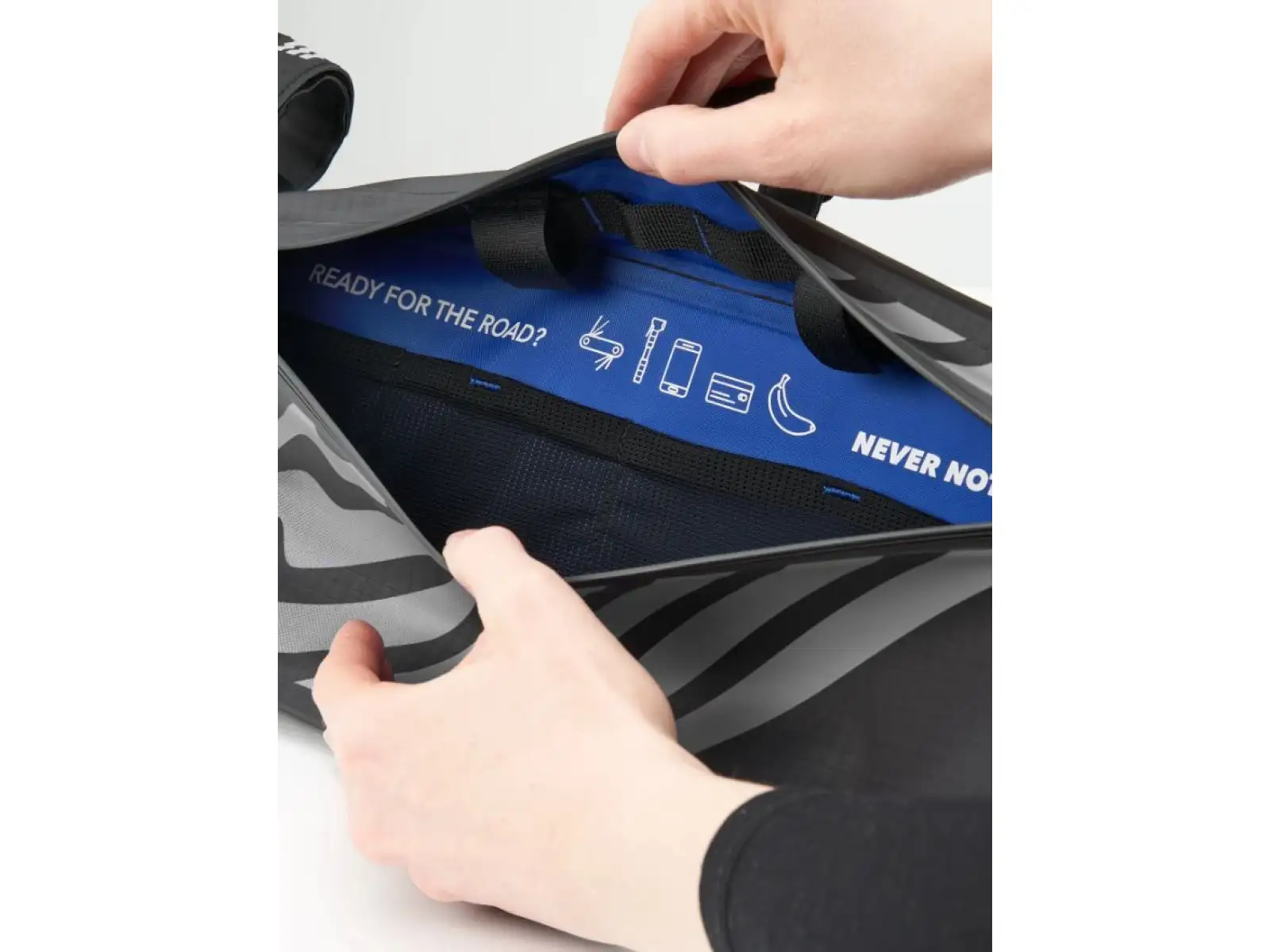 Aevor Frame Pack Road Proof Large Rahmen-Tasche 5,2 l Schwarz
