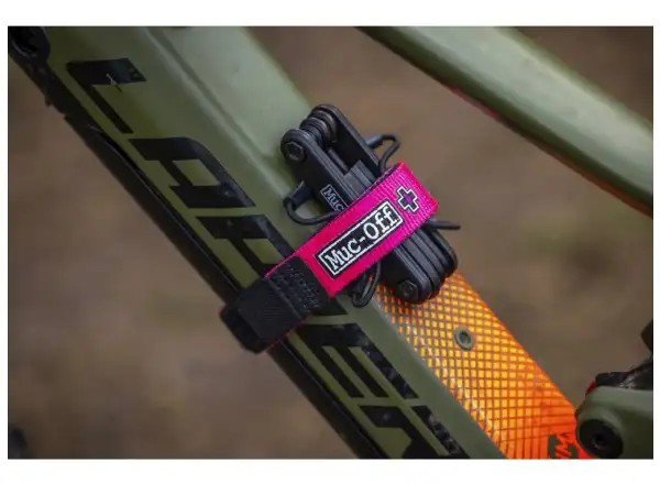 Muc Off Utility Frame Strap Rahmenriemen zur Befestigung am Rahmen in Grün.