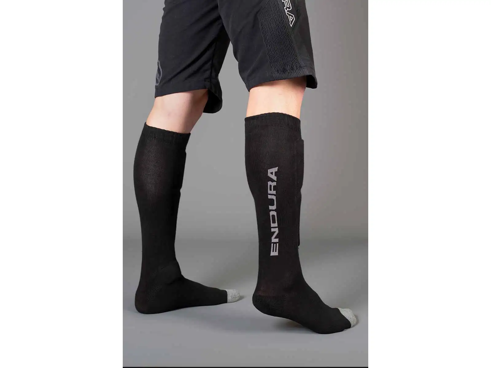 Endura Knieschützer-Socken – SingleTrack Shin Guard Schwarz