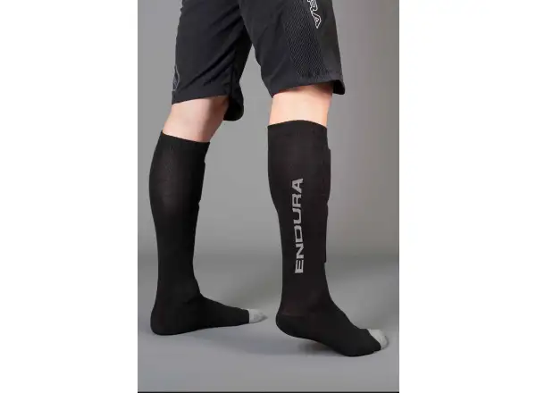 Endura Knieschützer-Socken – SingleTrack Shin Guard Schwarz