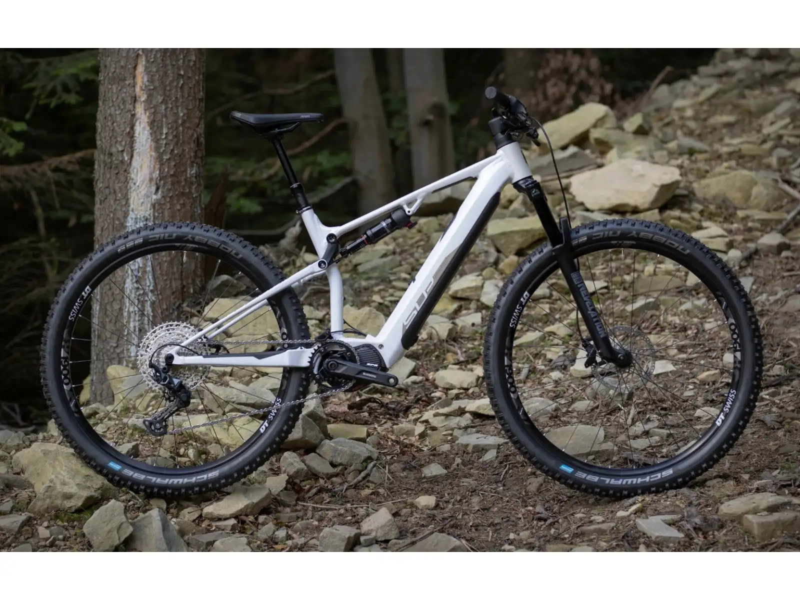 Superior eXF 9039 vollgefedertes Elektrofahrrad Gloss White/Chrome Silver