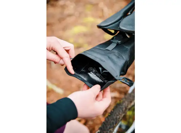 Fidlock Pinclip Satteltasche schwarz Gr. S