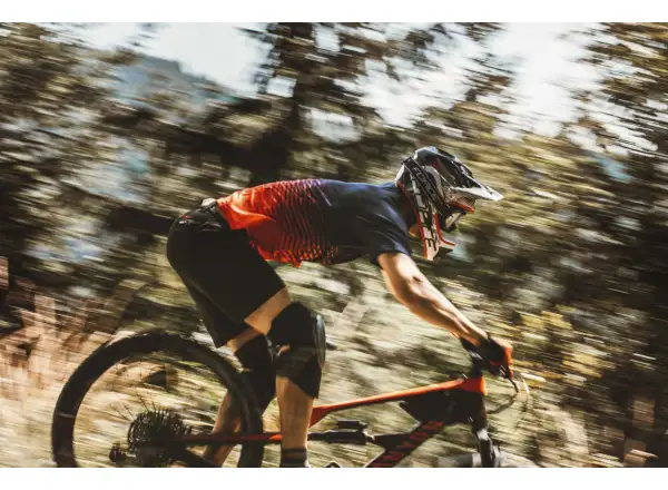 Force Angle MTB Herren-Fahrradtrikot mit kurzen Ärmeln in Blau/Rot.