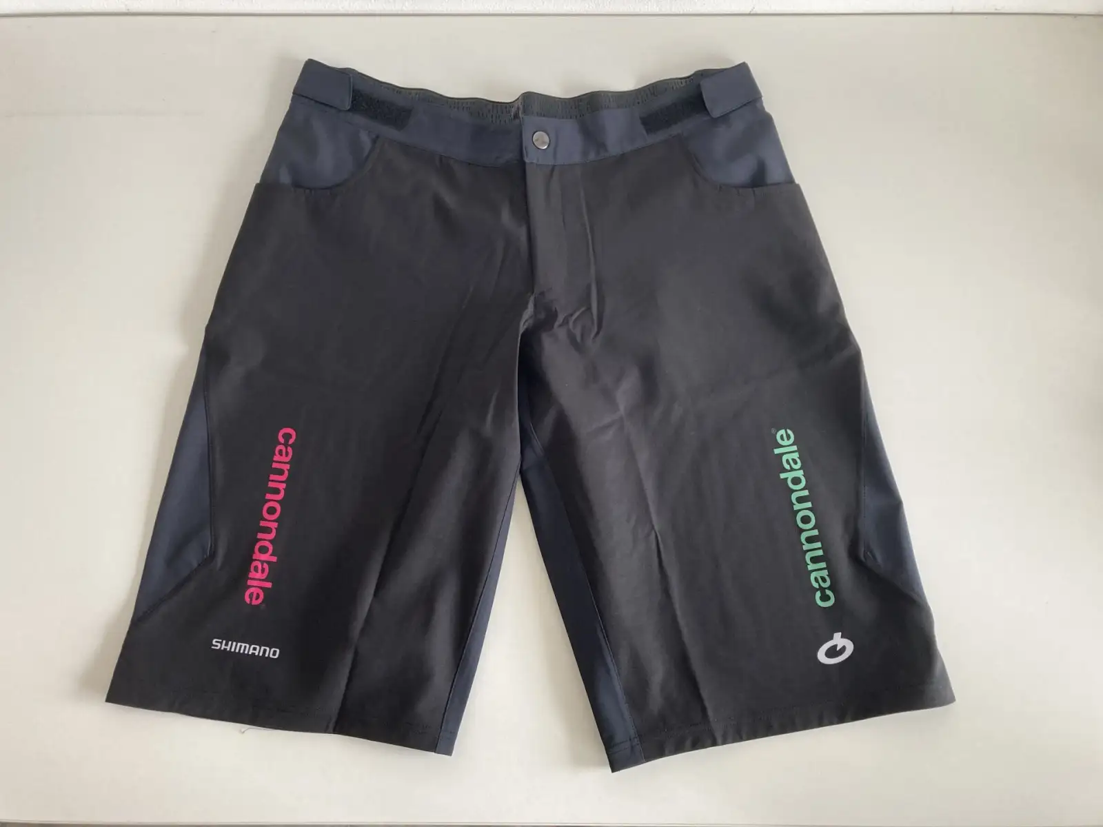Cannondale CFR Replica Herren-Fahrradhose schwarz/weiß/grün