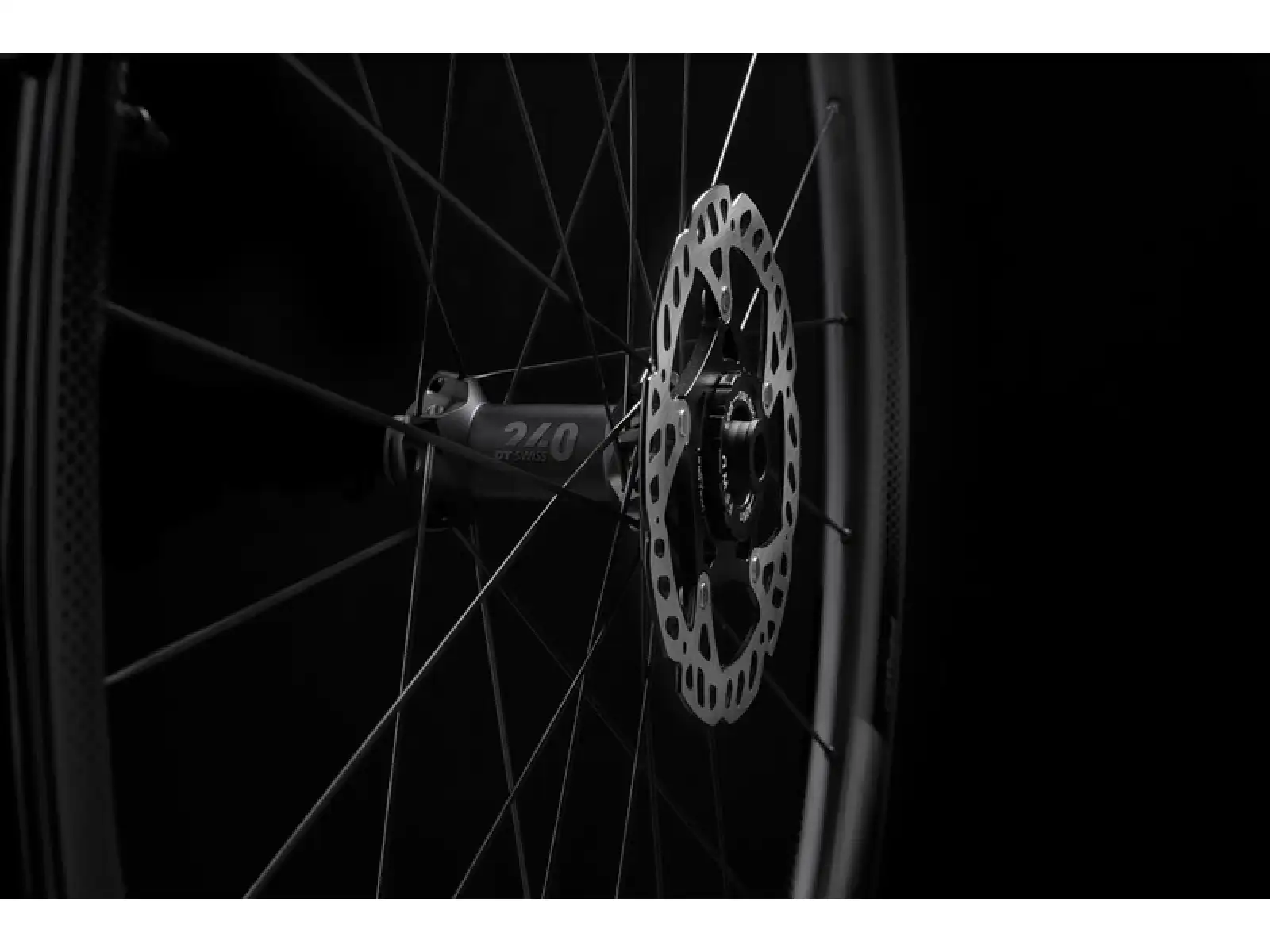 FFWD RYOT33 DT240 2:1 EXP Straßenrad Felgen Mattschwarz Nuss Sram XDR.
