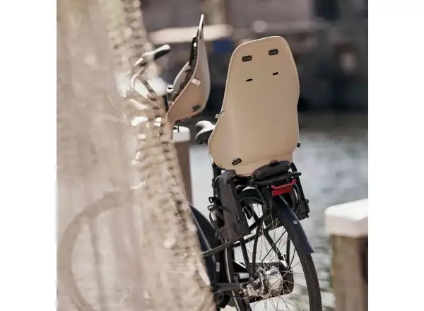 Urban Iki Rückenlehne mit Adapter für Gepäckträger in Beige/Kurumi Braun.
