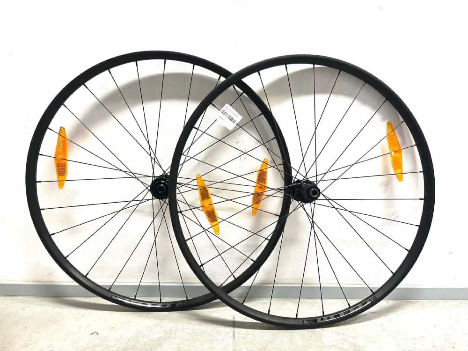 WTB ST i23 verflochtene Schotterräder mit Nabe HG11 demontiert vom Fahrrad.