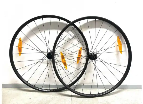 WTB ST i23 verflochtene Schotterräder mit Nabe HG11 demontiert vom Fahrrad.