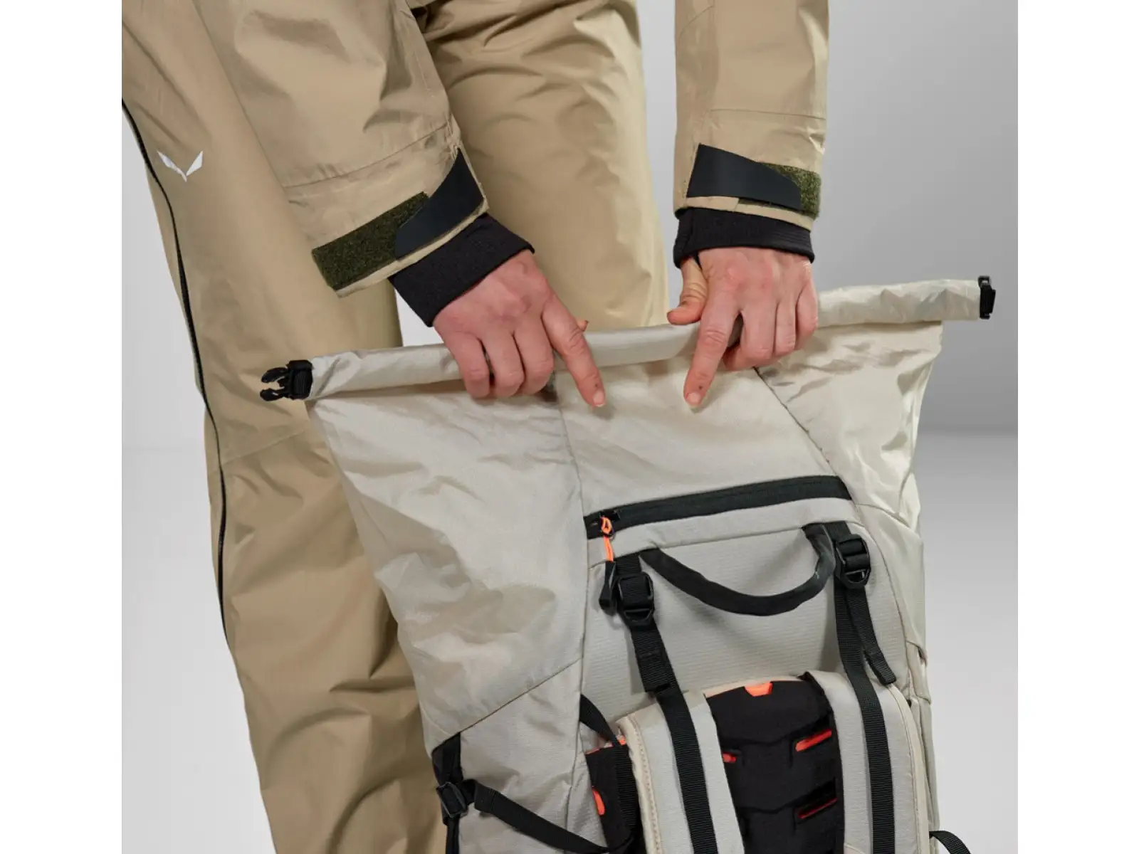 Salewa Puez Damenrucksack 32 l + 5 l Black Out/Oatmeal
