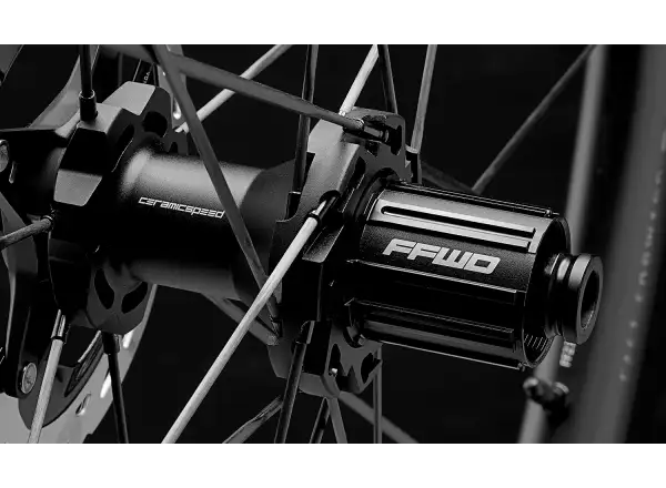 FFWD RAW CS 44 Straßenräder Matt Schwarz