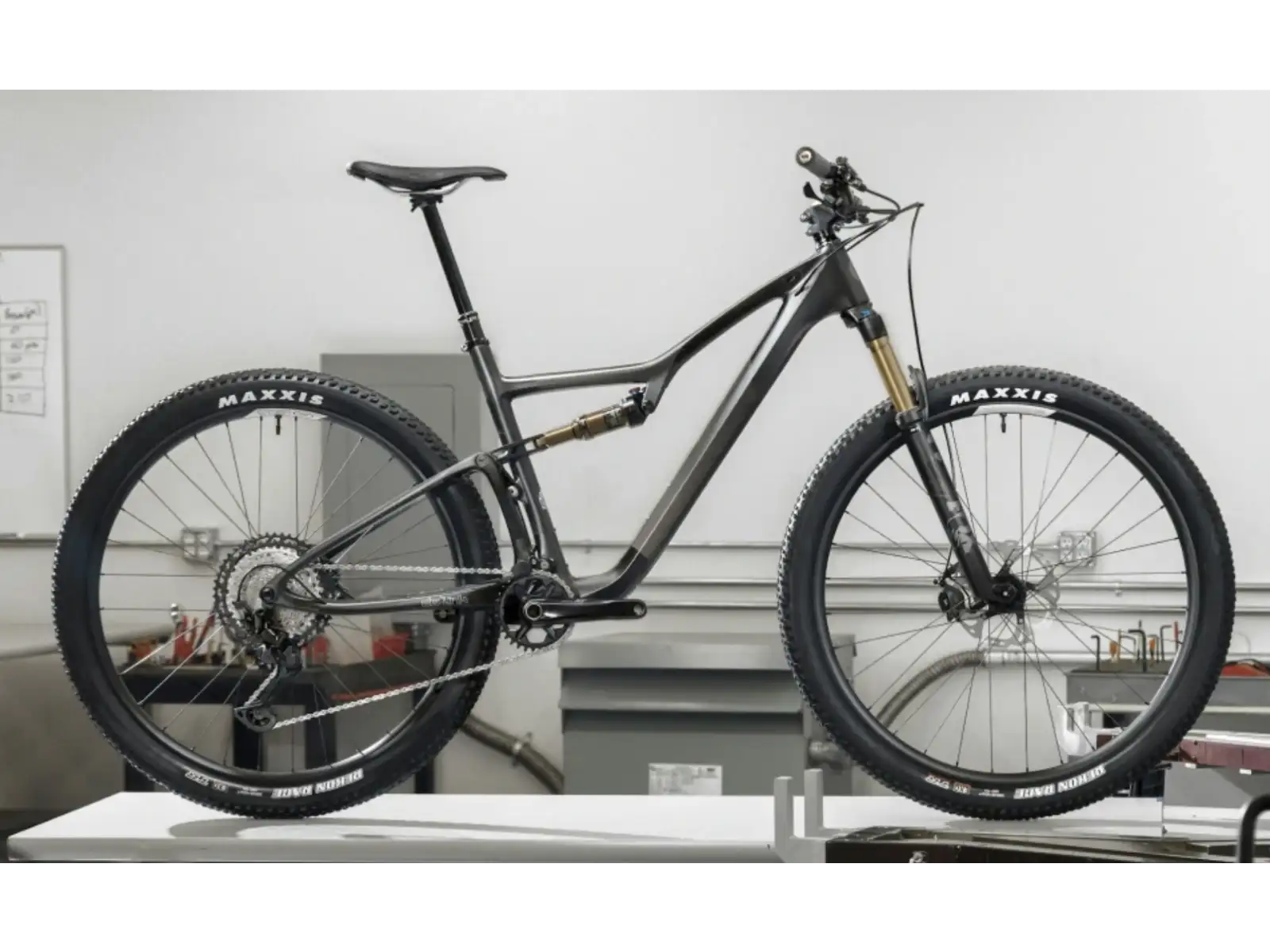 Ibis Exie US GX AXS T-Type vollgefedertes Mountainbike Clear Charcoal