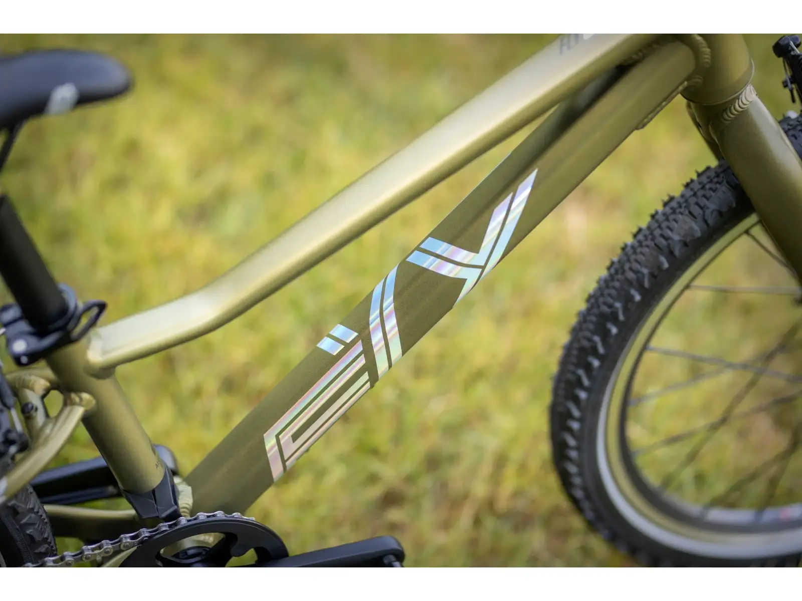 Superior F.L.Y. 20 VB Matte Olive Metallic/Hologram Chrome Kinder-Mountainbike.