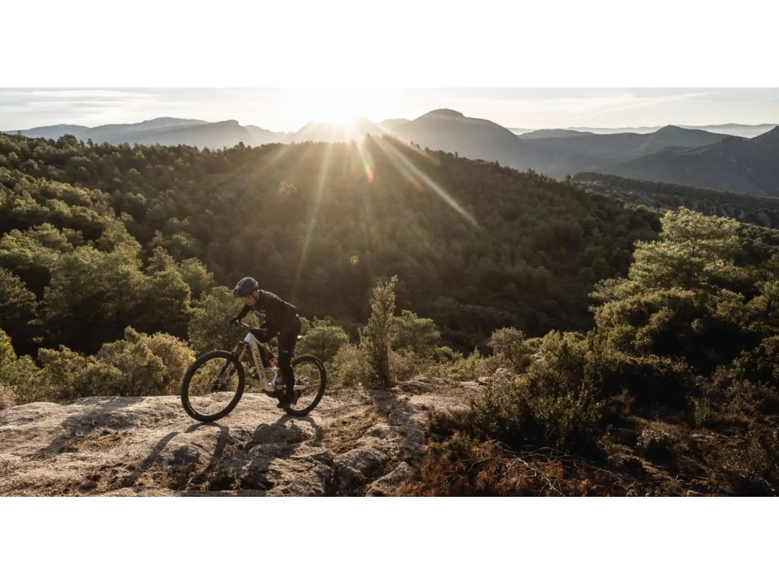 Orbea RISE SL M10 vollgefedertes leichtes E-Bike schwarz-rosa