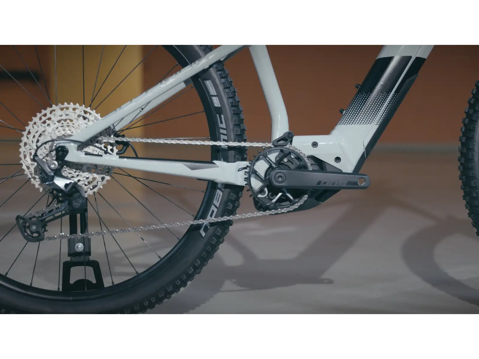 Superior eXP 8089 B Gloss Chrome/Matte Black E-Bike