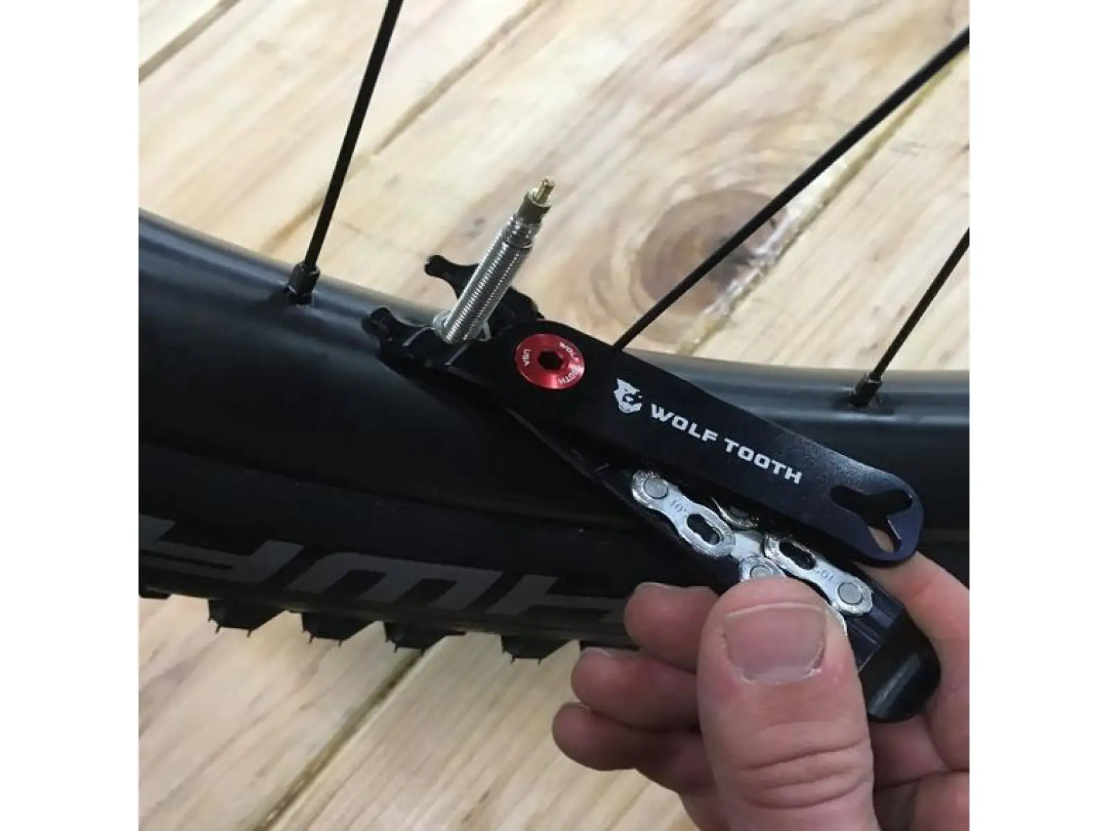 Wolf Tooth Pack Pliers sind vielseitige Zange.
