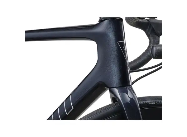 Giant TCR Advanced 1+ Disc-PC Rennrad cold night