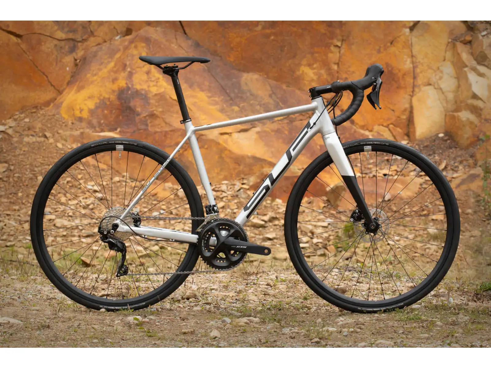 Superior X-Road Issue Gloss Chrome Black Straßenfahrrad