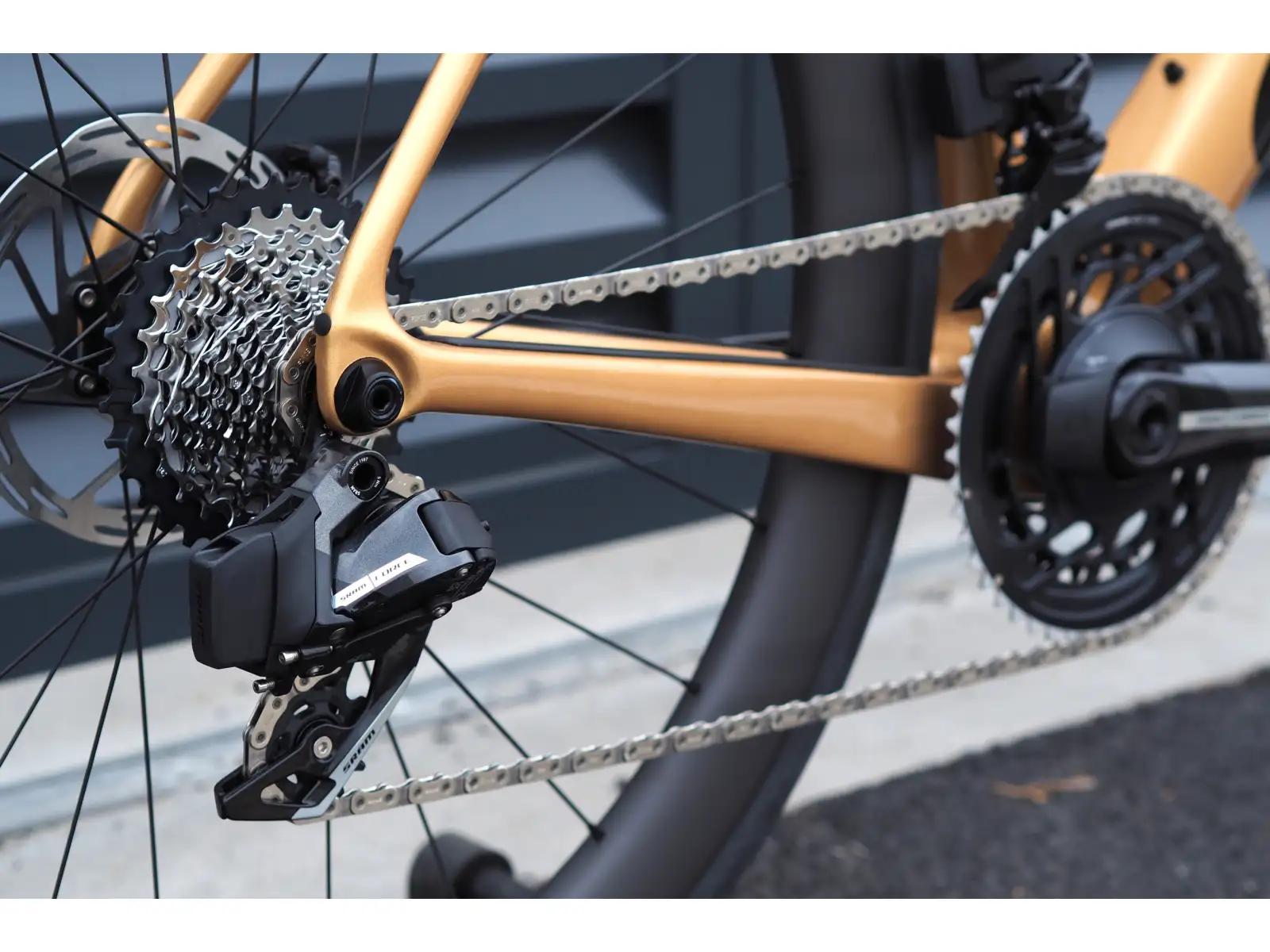 Cervélo Soloist Force eTap AXS Rennrad Goldstaub