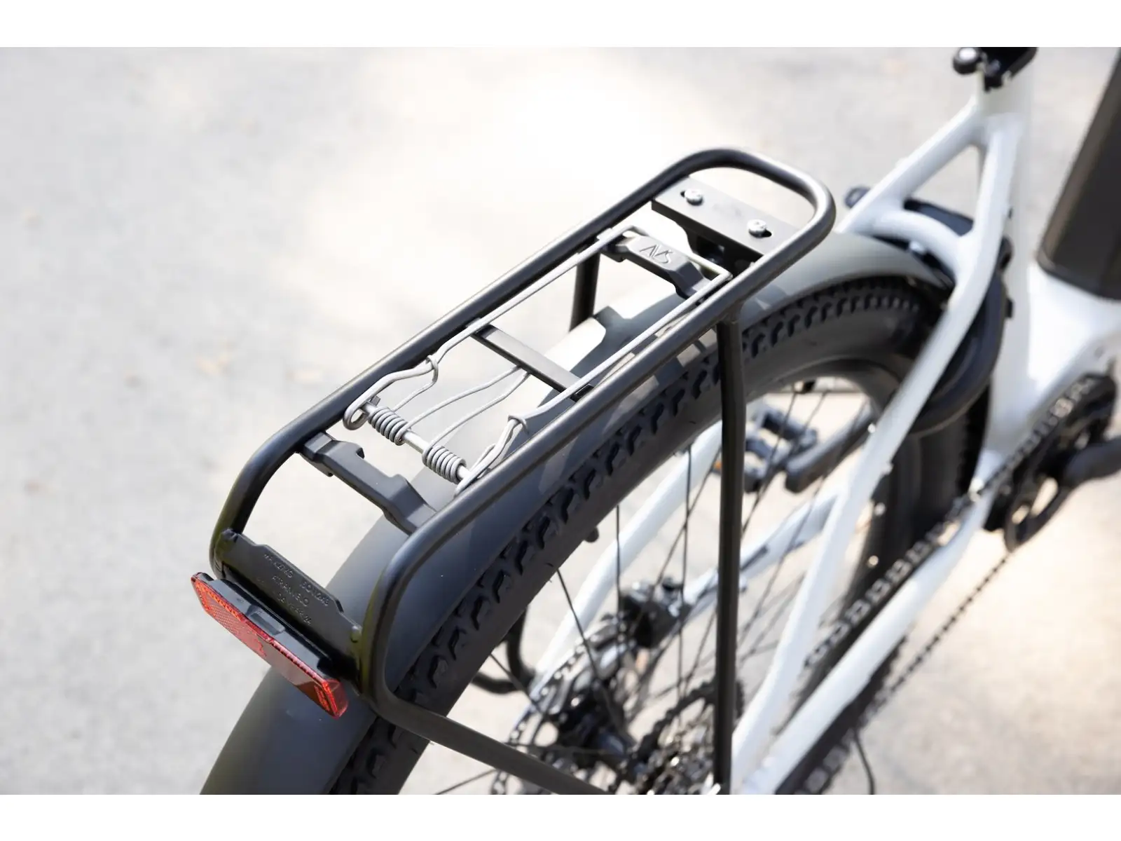 Rock Machine eRokk B70T Elektrofahrrad mit tiefem Einstieg – Matte Limerock Grey