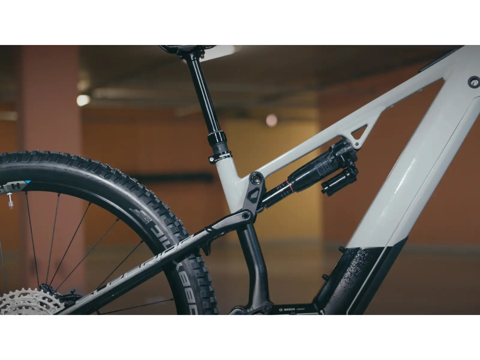Superior eXF 9039 B Fully Suspended E-Bike Gloss Chrome/Matte Black