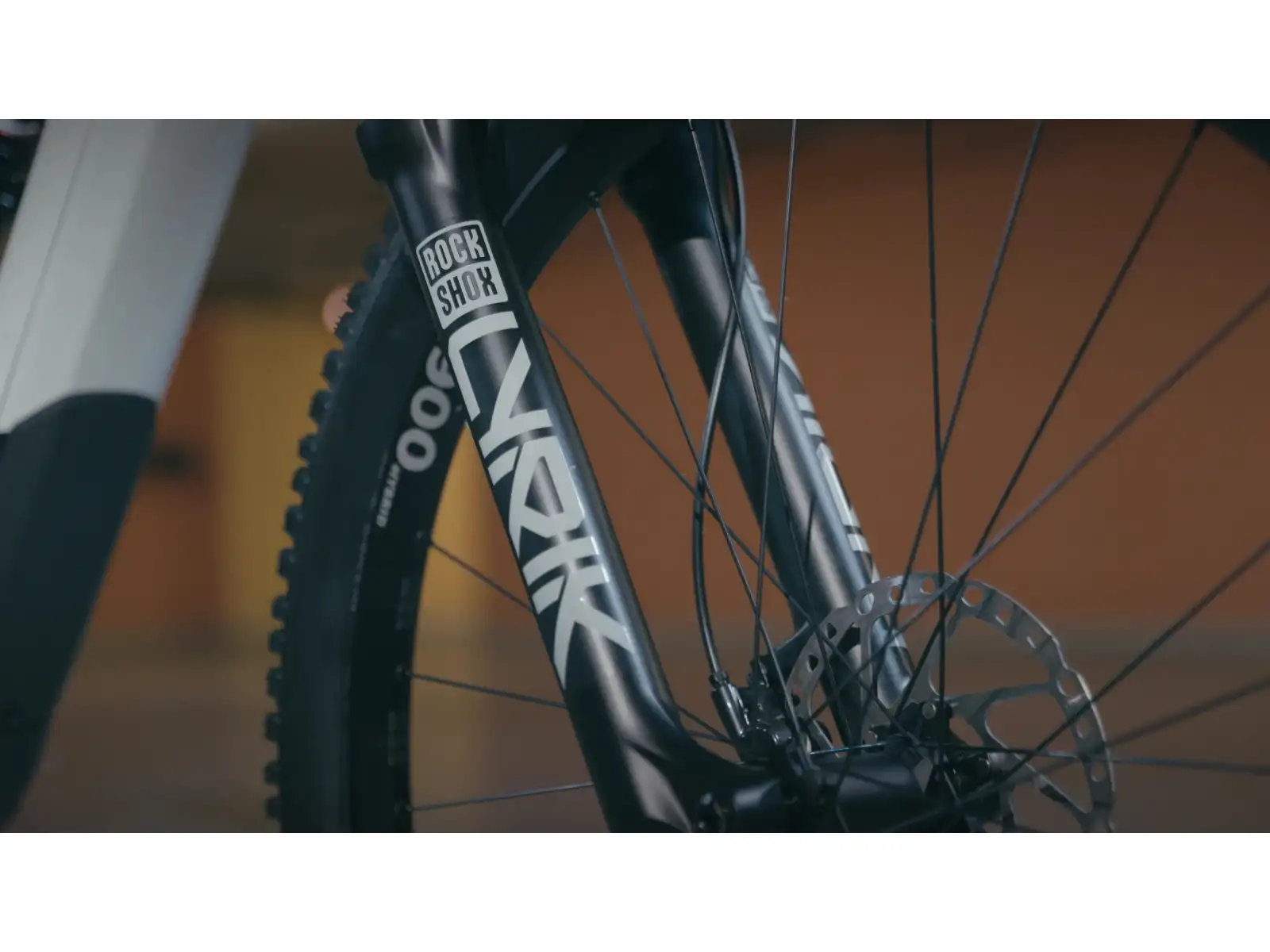 Superior eXF 9039 B Fully Suspended E-Bike Gloss Chrome/Matte Black