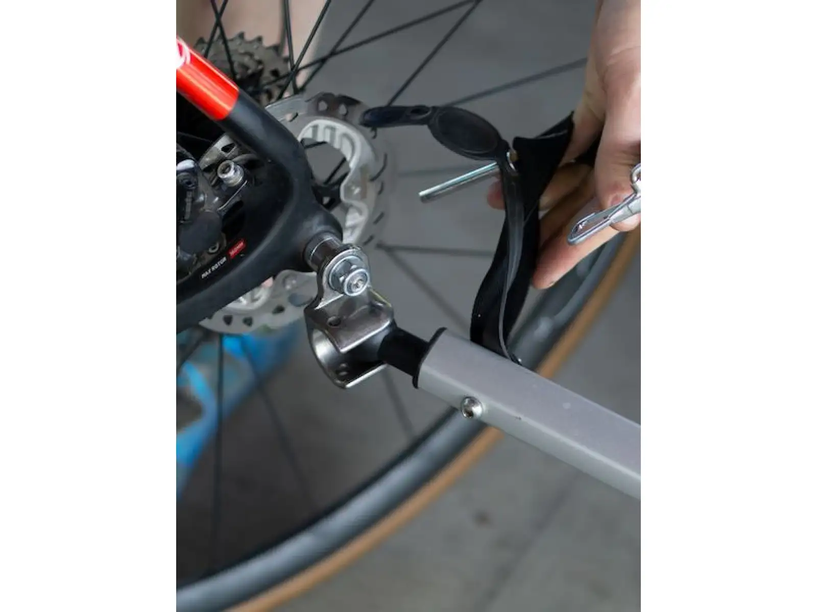 The Robert Axle Project Achse für Anhänger 12x1,50 mm
