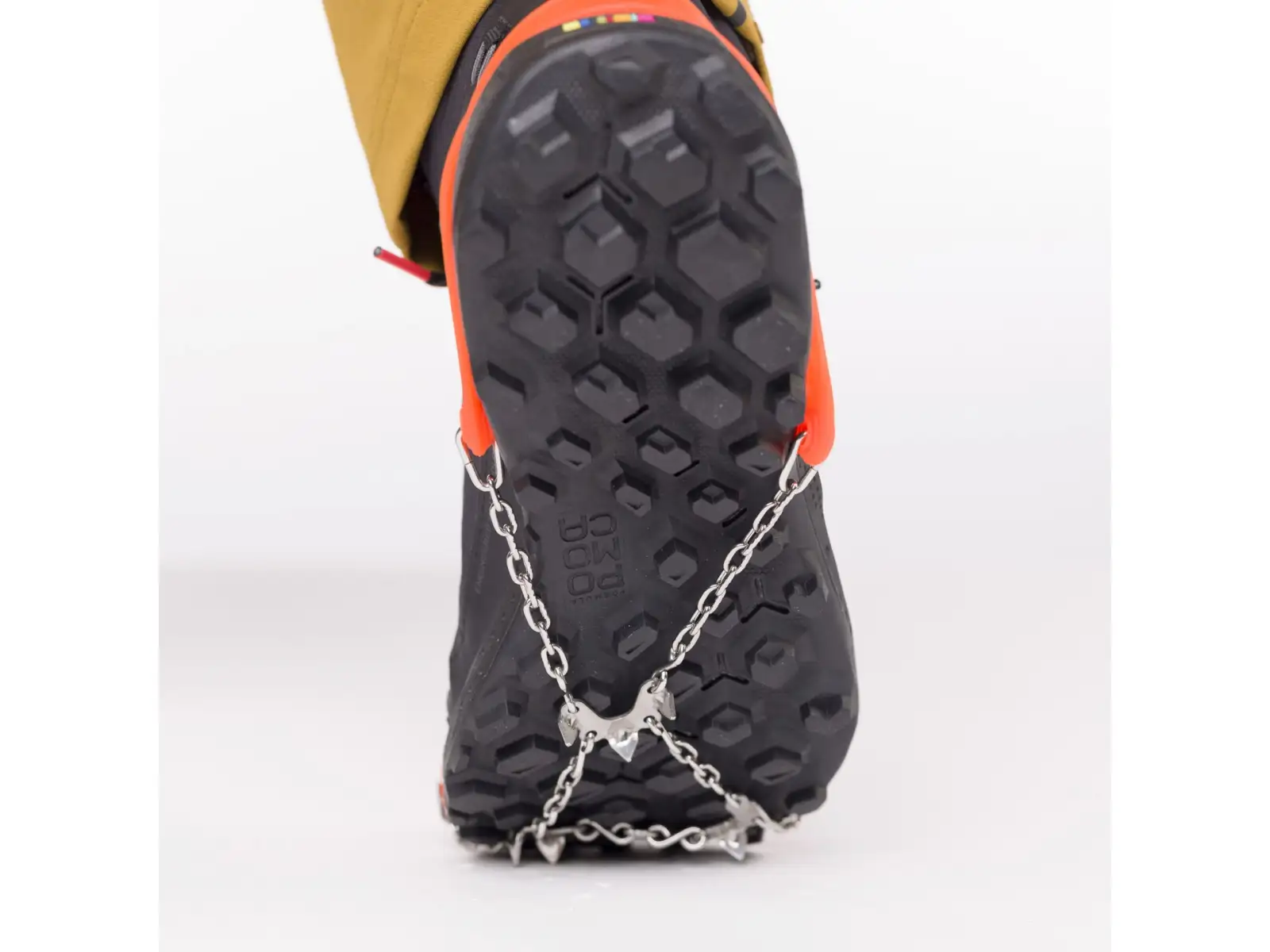 Die Salewa Ultraleicht Mountain Spike Steigeisen Orange.