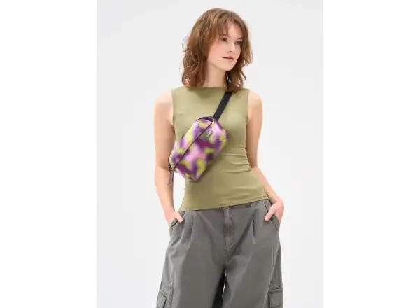 Aevor Hip Bag Ease Schultertasche/Bauchtasche Ripstop Psychedelic Slush
