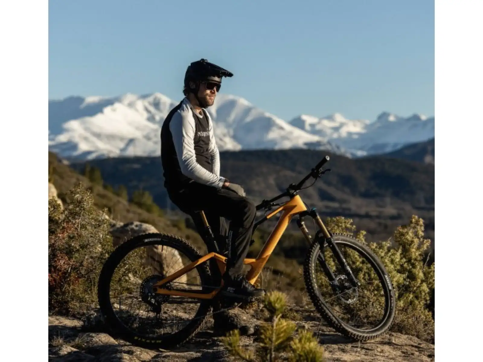 Orbea RISE SL M10 vollgefedertes leichtes E-Bike schwarz-rosa