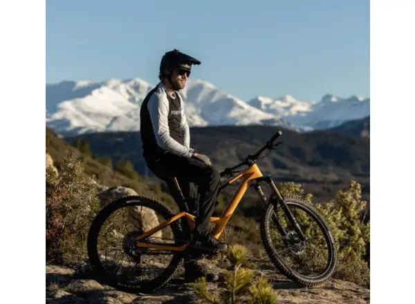 Orbea RISE SL M10 vollgefedertes leichtes E-Bike schwarz-rosa