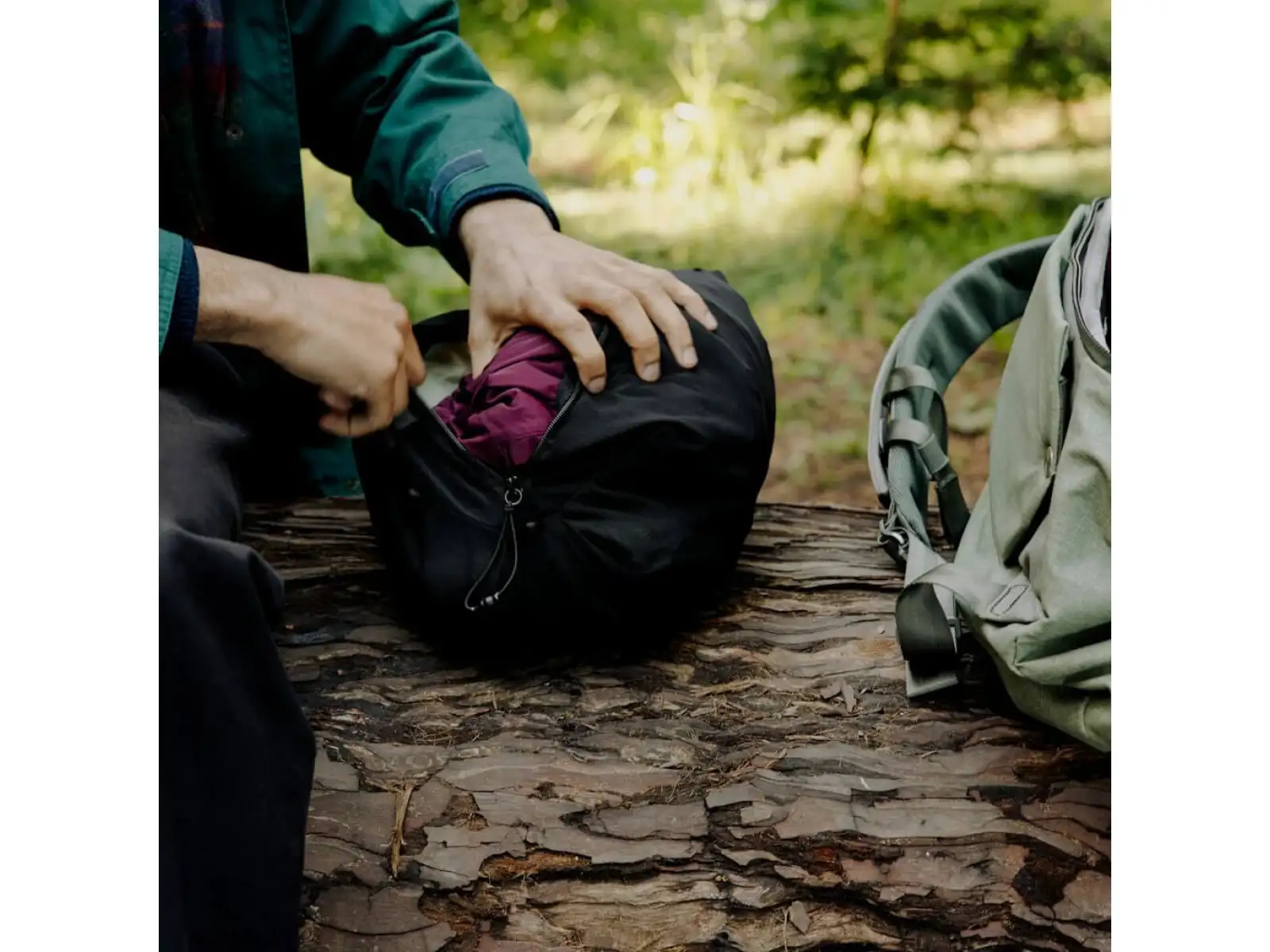 Peak Design Ultralight Packing Cube mit dem Cloud Cover.