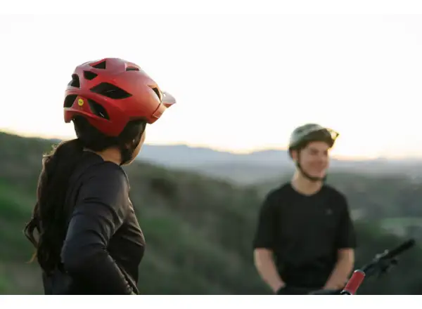Troy Lee Designs Flowline SE MIPS Helm Radian Charcoal/Red