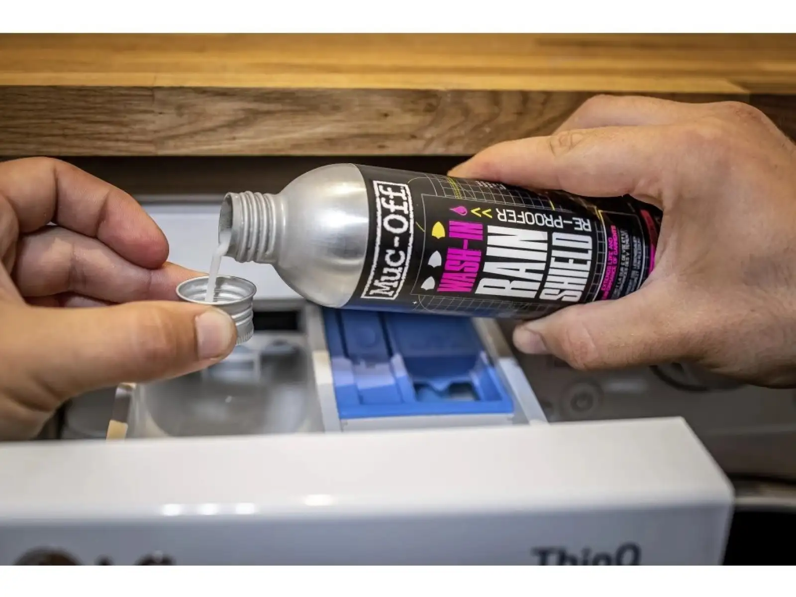 Muc Off Wash-In Rain Shield Re-proofer Waschmittel 300 ml.