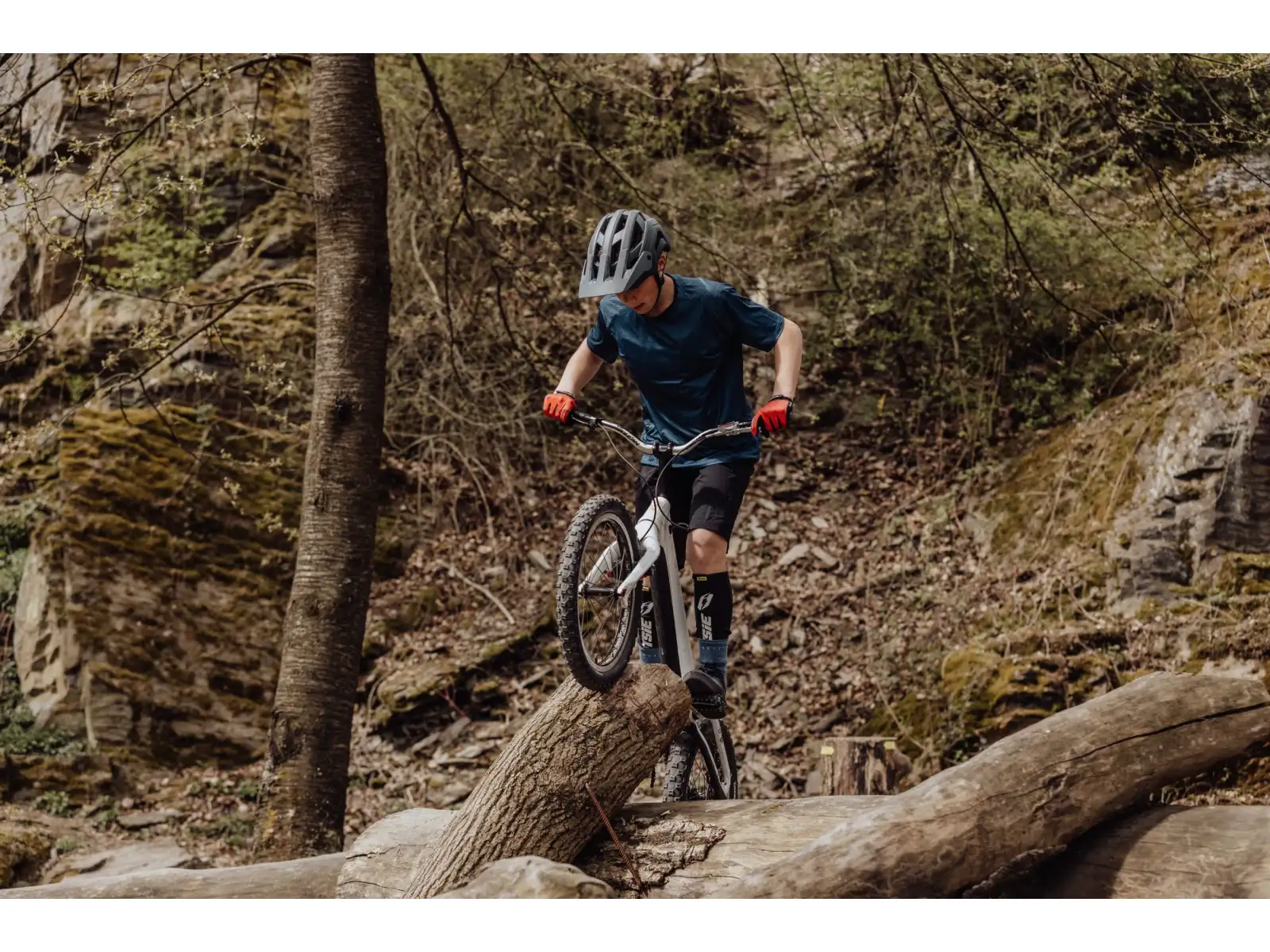 Force Trail MTB Helm anthrazitfarben