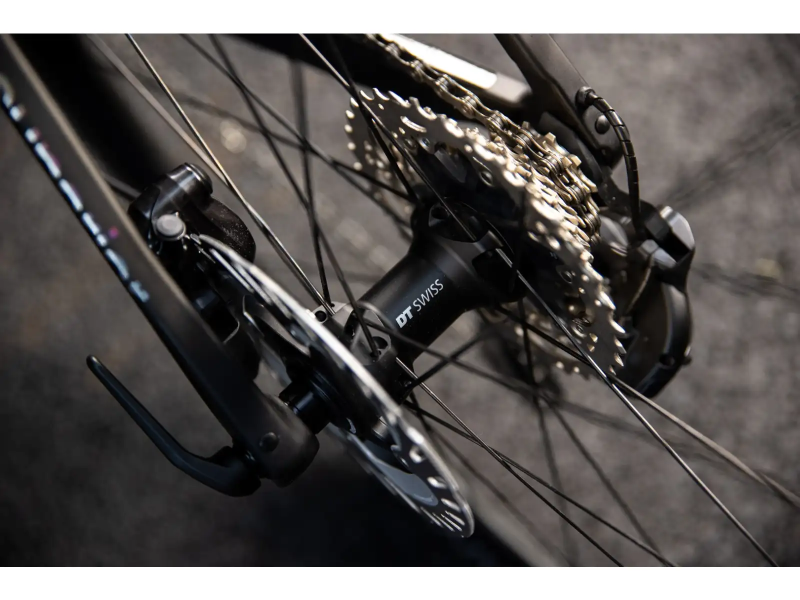 Superior XR 9.7 GF Straßenfahrrad Gloss Rainbow Black / Carbon