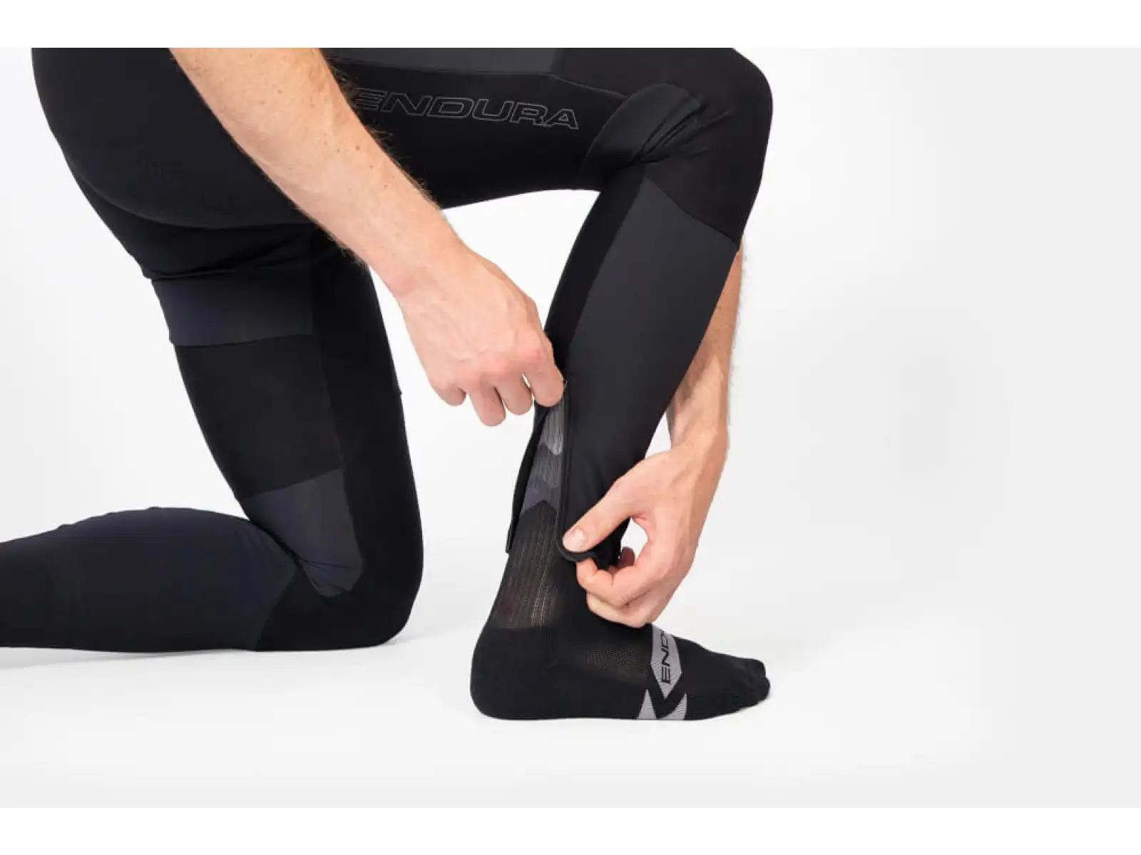 Endura GV500 Herren Thermohose mit Latz Schwarz
