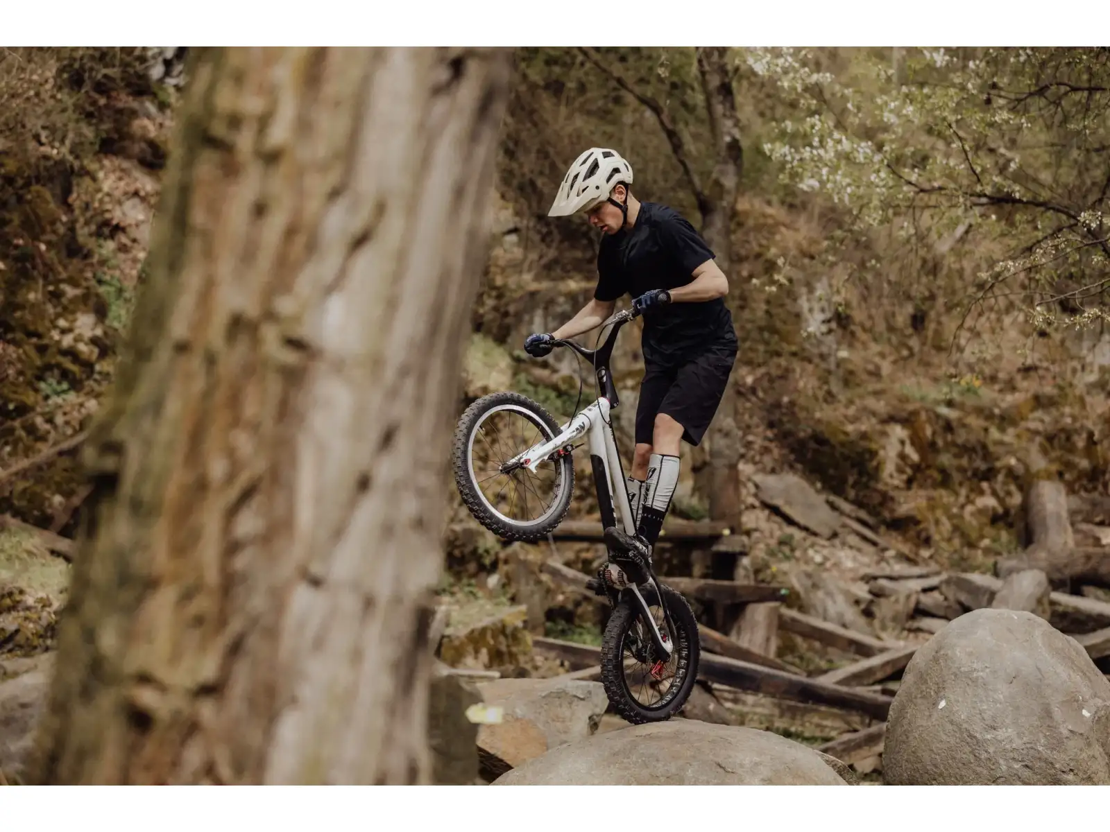 Force Trail MTB Helm cremefarben