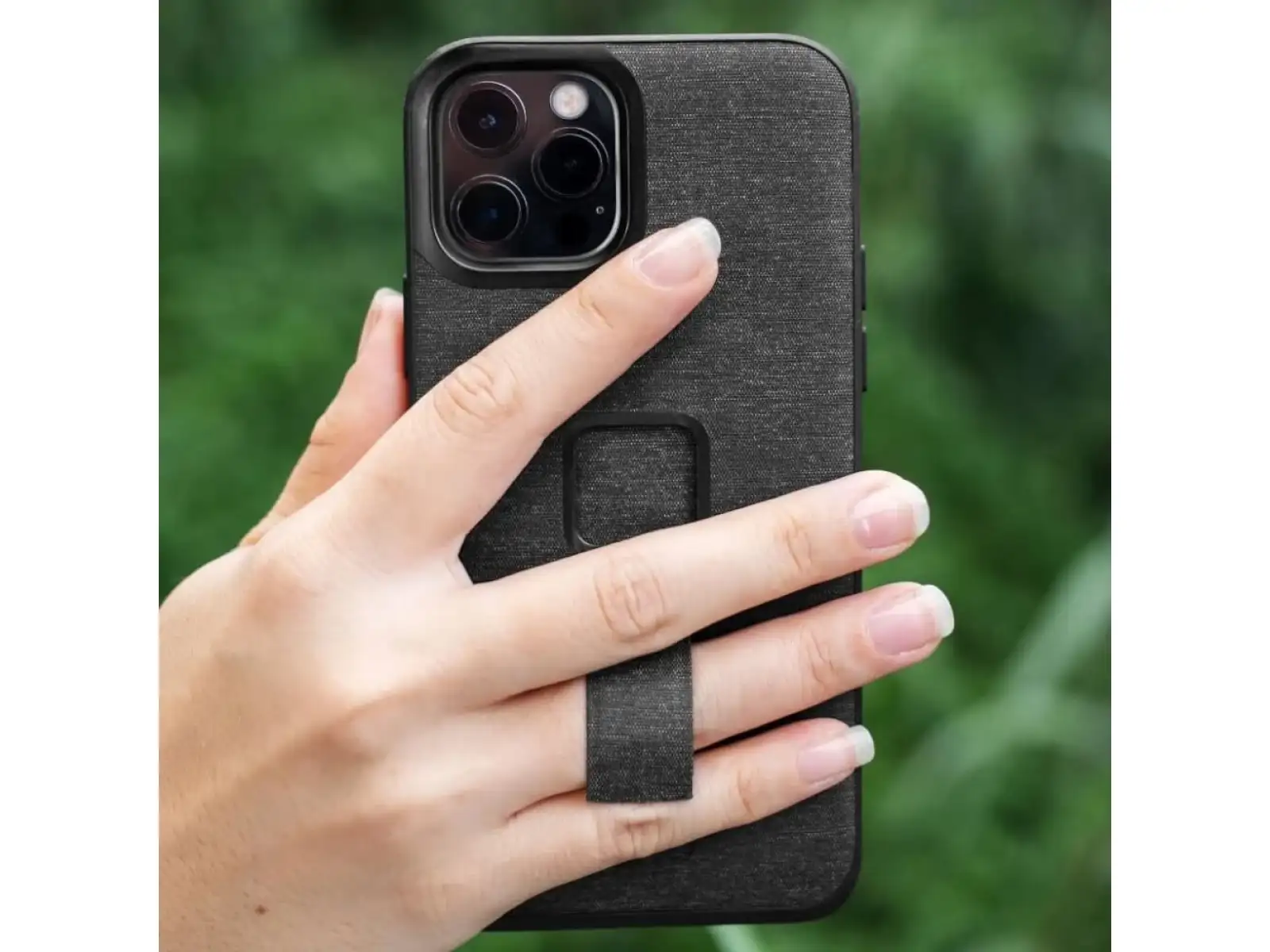 Peak Design Mobile Everyday Loop Case für das iPhone 13 Pro Max, Mobiltelefonhülle in der Farbe charcoal.