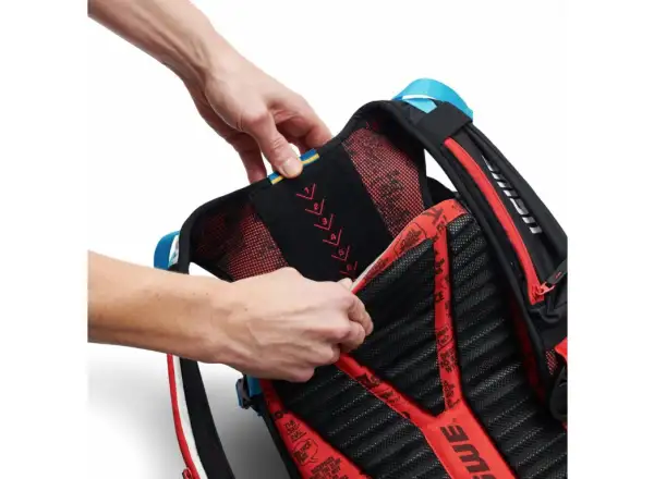USWE Wanderer 18 Multisport-Rucksack Carbon Black 2x500ml Größe S