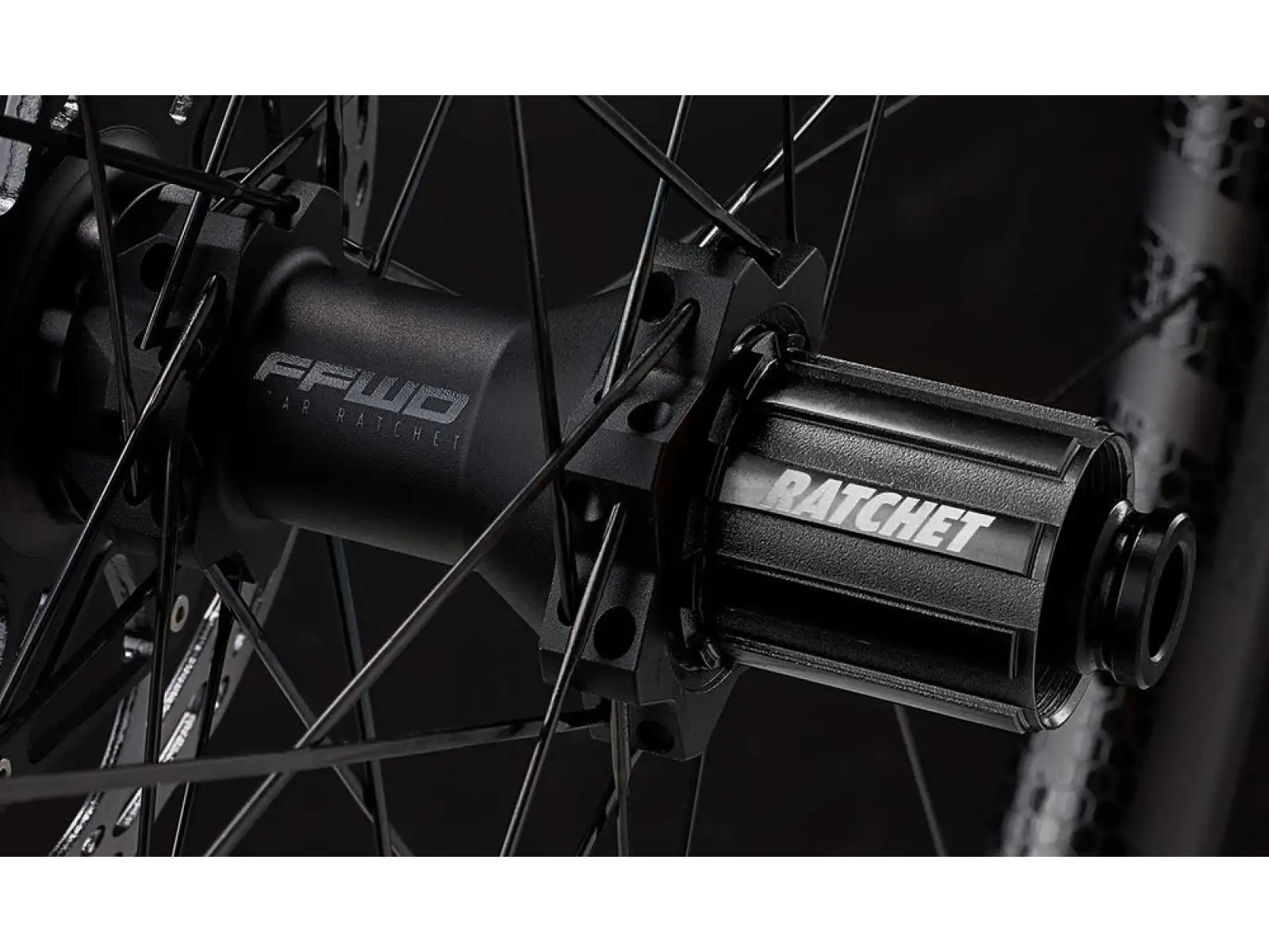 FFWD OUTLAW Carbon Boost 30 mm 29" Laufräder in Mattschwarz