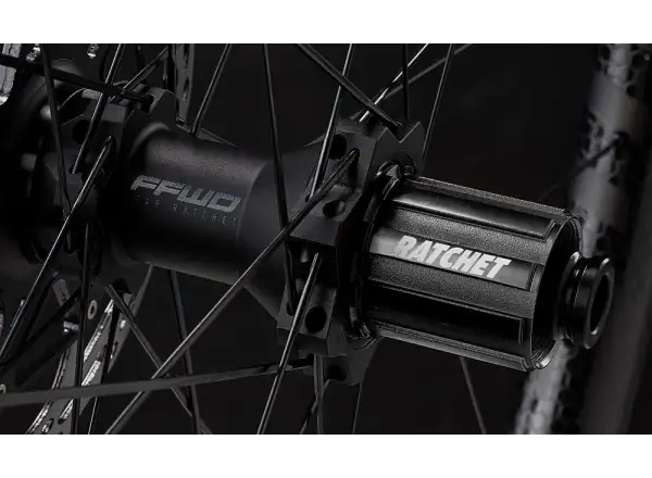 FFWD OUTLAW Carbon Boost 30 mm 29" Laufräder in Mattschwarz
