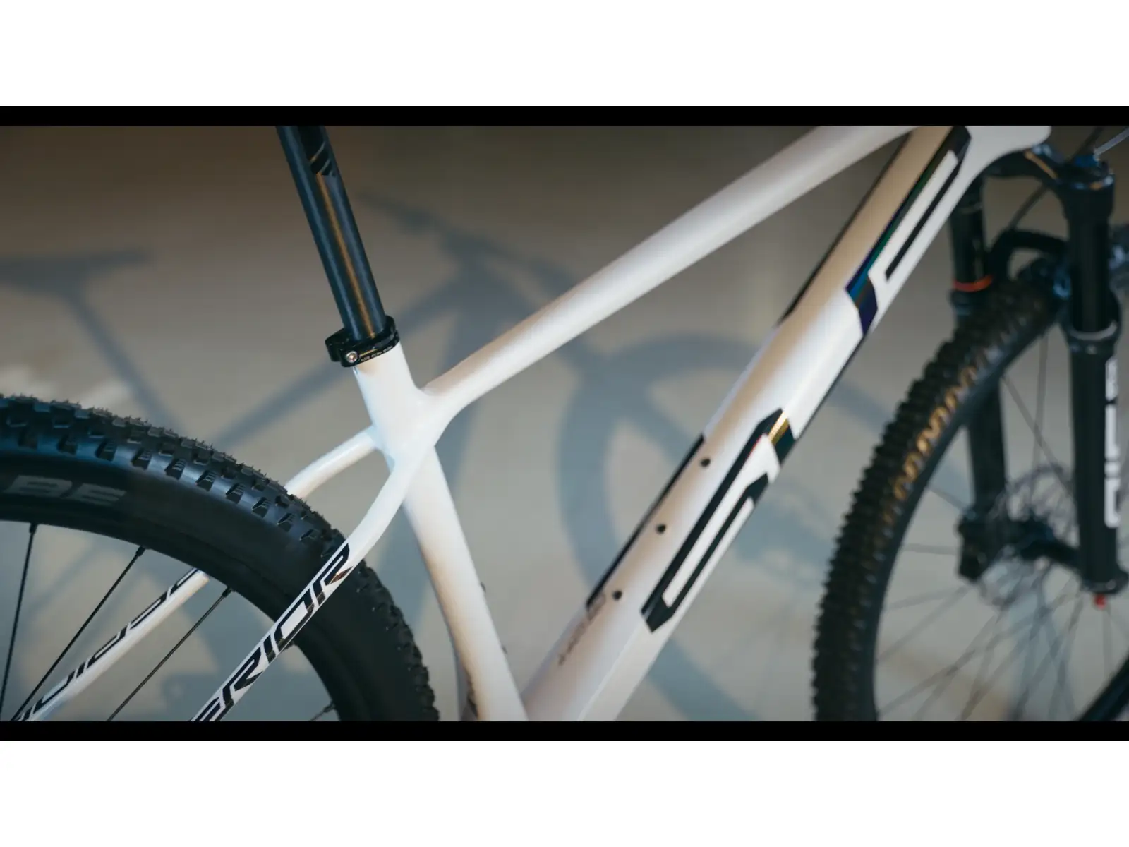 Superior XP 969 Glanz Weiß Metallic/Hologramm Schwarz Mountainbike.