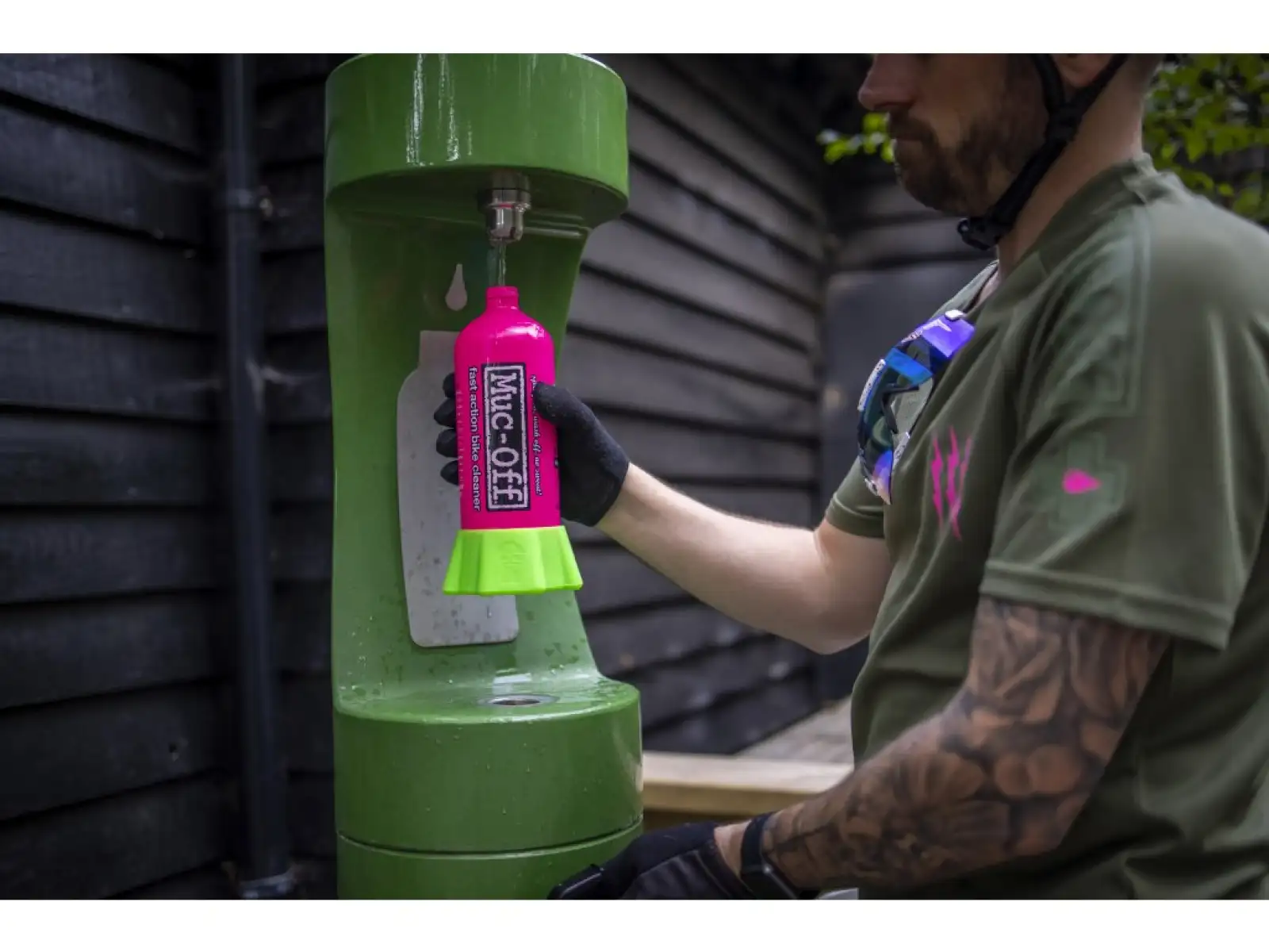 Muc Off Flasche fürs Leben + Punk Powder Set aus Flasche und Reinigungspulver für Fahrradreinigung.