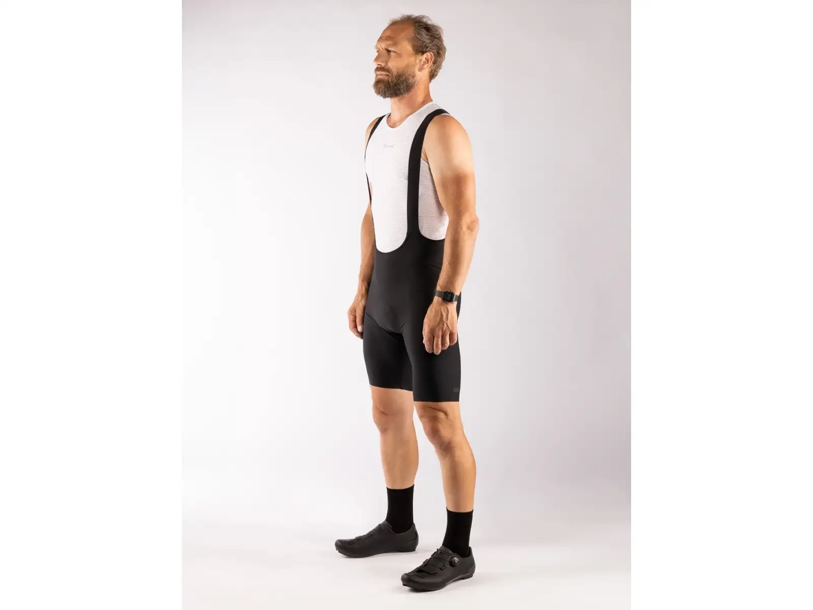 Force Action Shorts mit Helm und schwarzer Einlage.