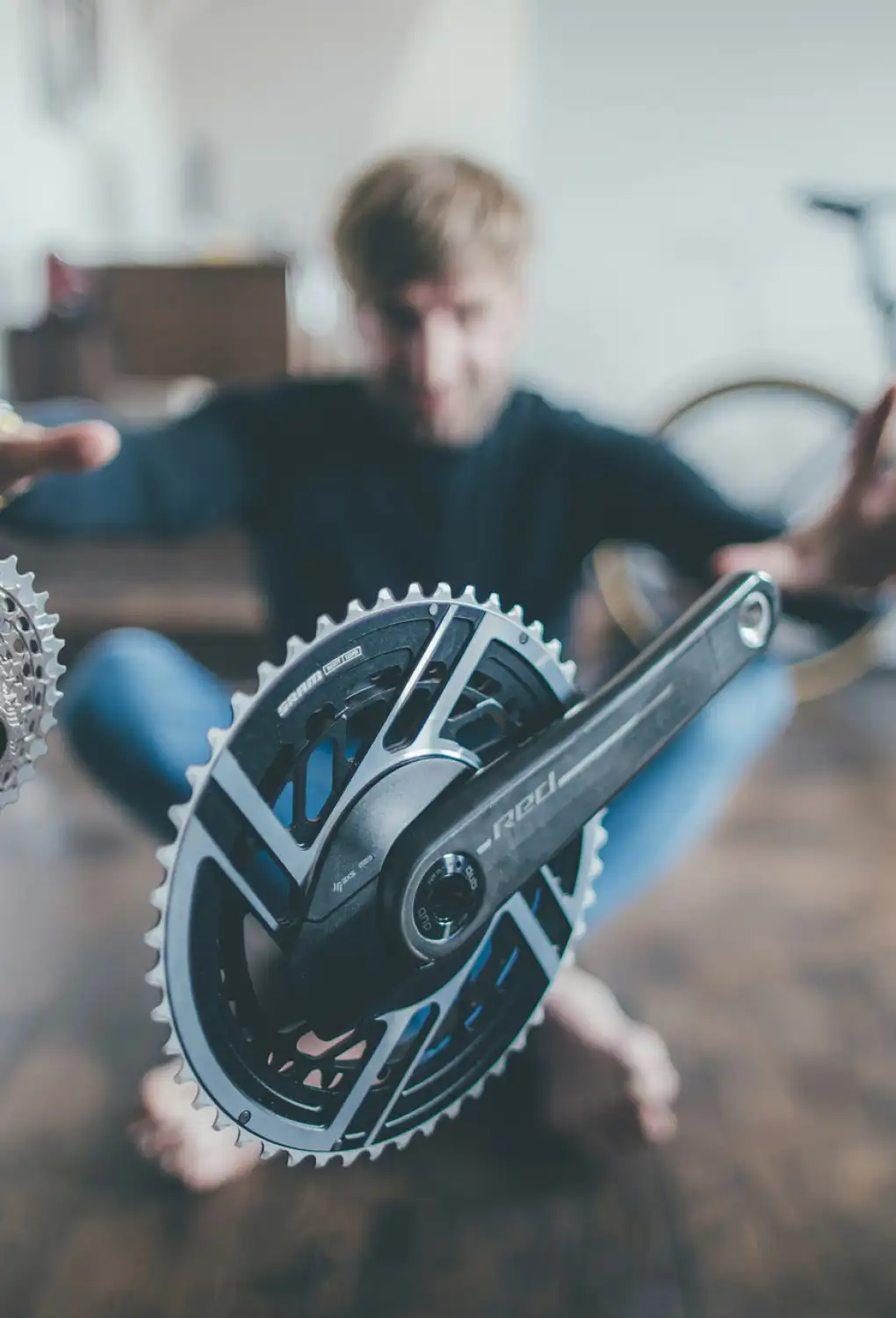 Lernen Sie die neue SRAM RED AXS Gruppe kennen.