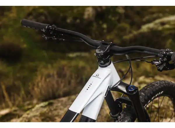 Mondraker Raze vollgefedertes Fahrrad black/dirty white
