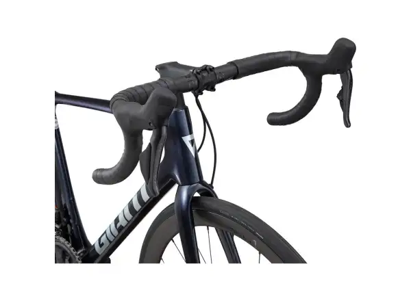 Giant TCR Advanced Pro 0 Disc Di2 GE Rennrad cold night